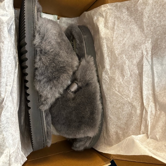 FIRESIDE by Dearfoams Cairns Genuine Shearling Slide - Picture 2 of 7